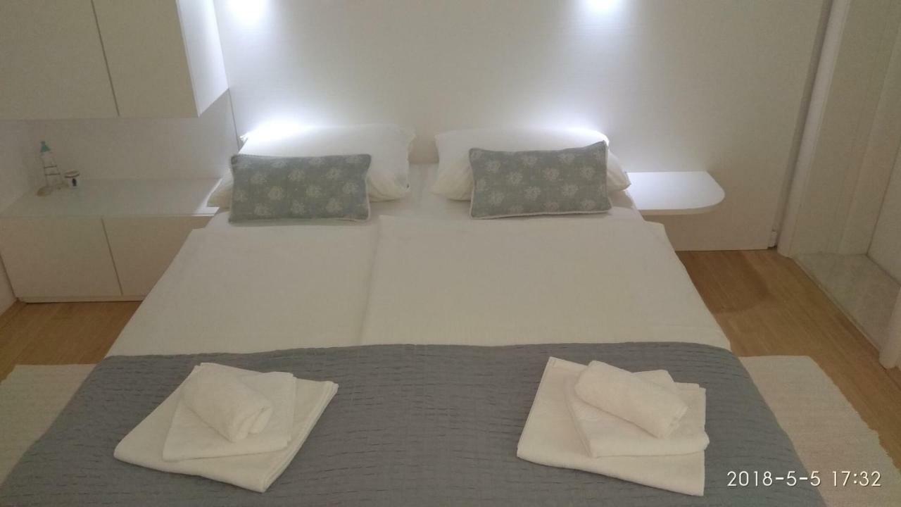 Apartments Niana With Heated Seawater Swimingpool Donji Okrug  المظهر الخارجي الصورة