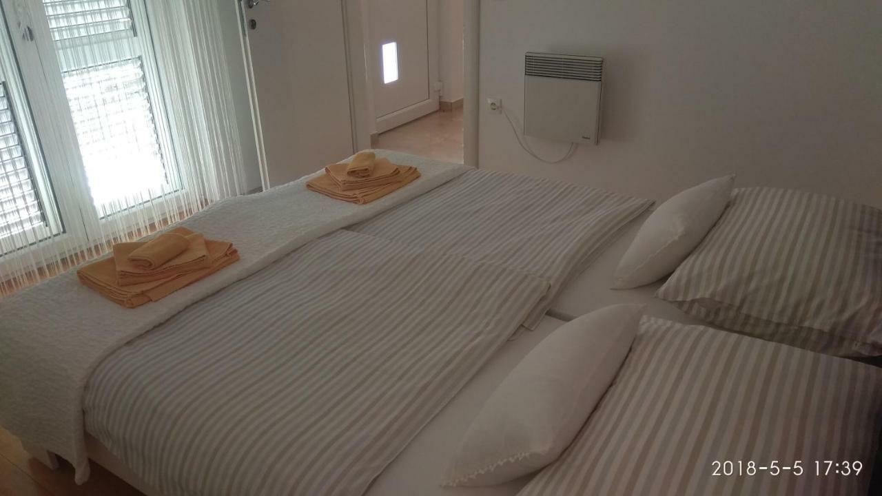 Apartments Niana With Heated Seawater Swimingpool Donji Okrug  المظهر الخارجي الصورة