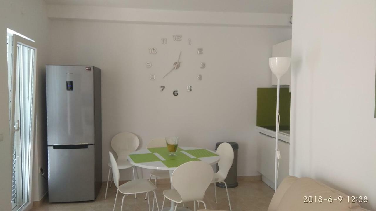 Apartments Niana With Heated Seawater Swimingpool Donji Okrug  المظهر الخارجي الصورة