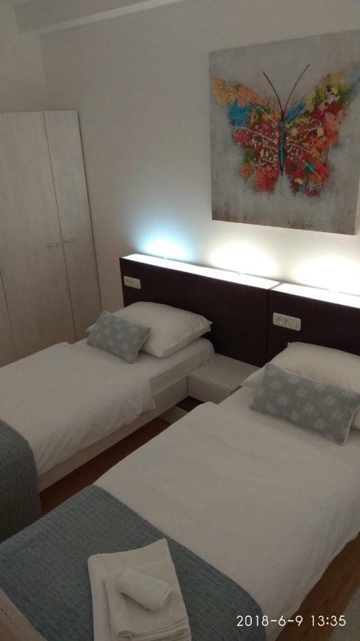 Apartments Niana With Heated Seawater Swimingpool Donji Okrug  المظهر الخارجي الصورة