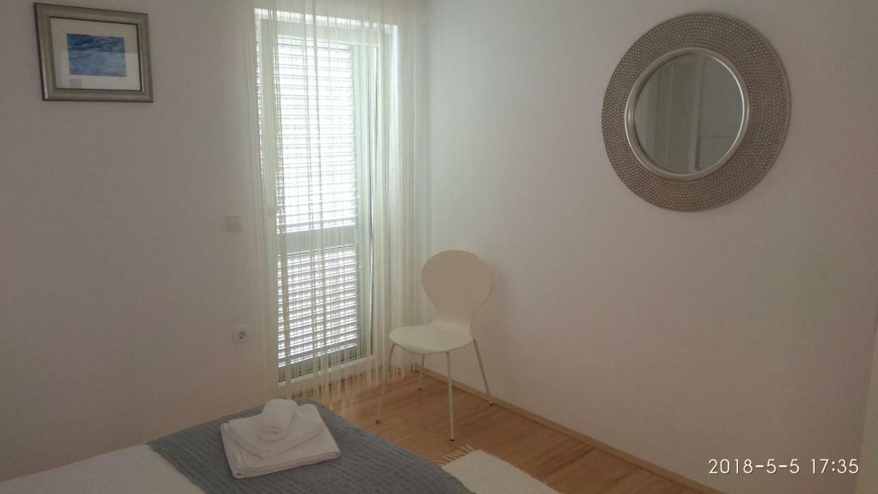 Apartments Niana With Heated Seawater Swimingpool Donji Okrug  المظهر الخارجي الصورة