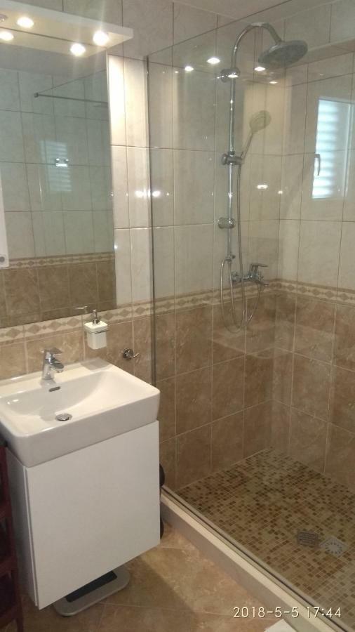 Apartments Niana With Heated Seawater Swimingpool Donji Okrug  المظهر الخارجي الصورة