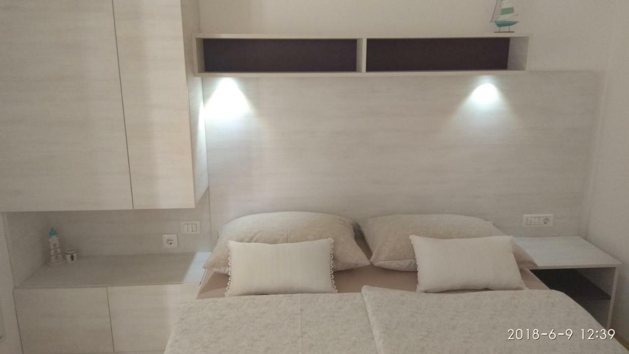 Apartments Niana With Heated Seawater Swimingpool Donji Okrug  المظهر الخارجي الصورة