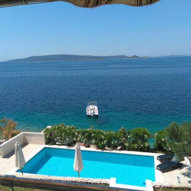 Apartments Niana With Heated Seawater Swimingpool Donji Okrug  المظهر الخارجي الصورة