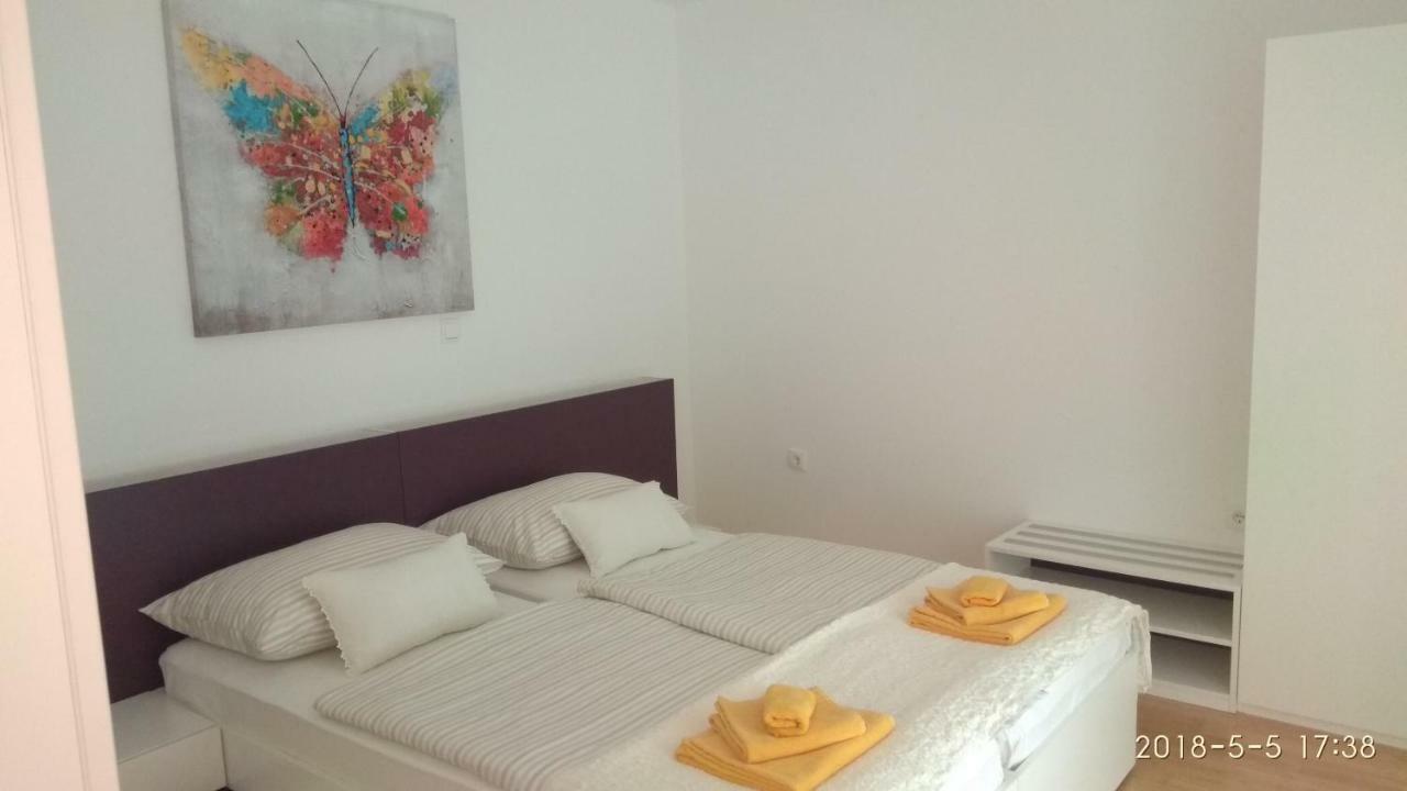 Apartments Niana With Heated Seawater Swimingpool Donji Okrug  المظهر الخارجي الصورة