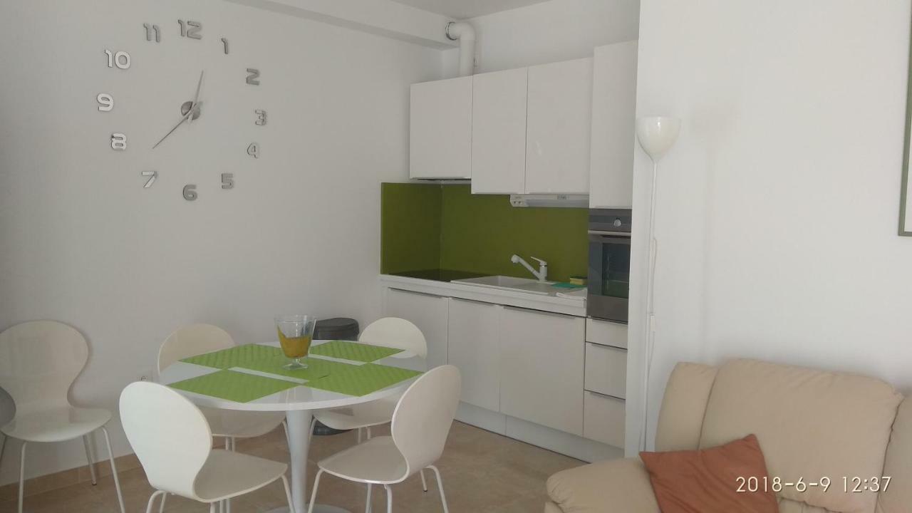Apartments Niana With Heated Seawater Swimingpool Donji Okrug  المظهر الخارجي الصورة